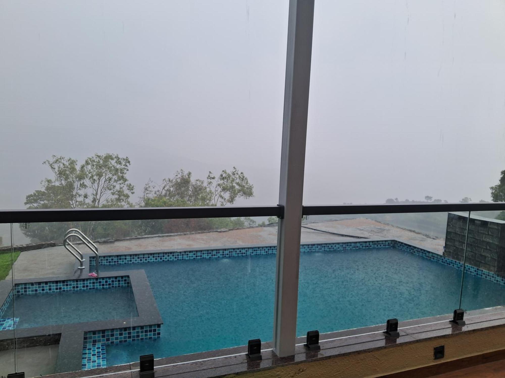 Trimurti Holiday Home Panchgani Pokoj fotografie